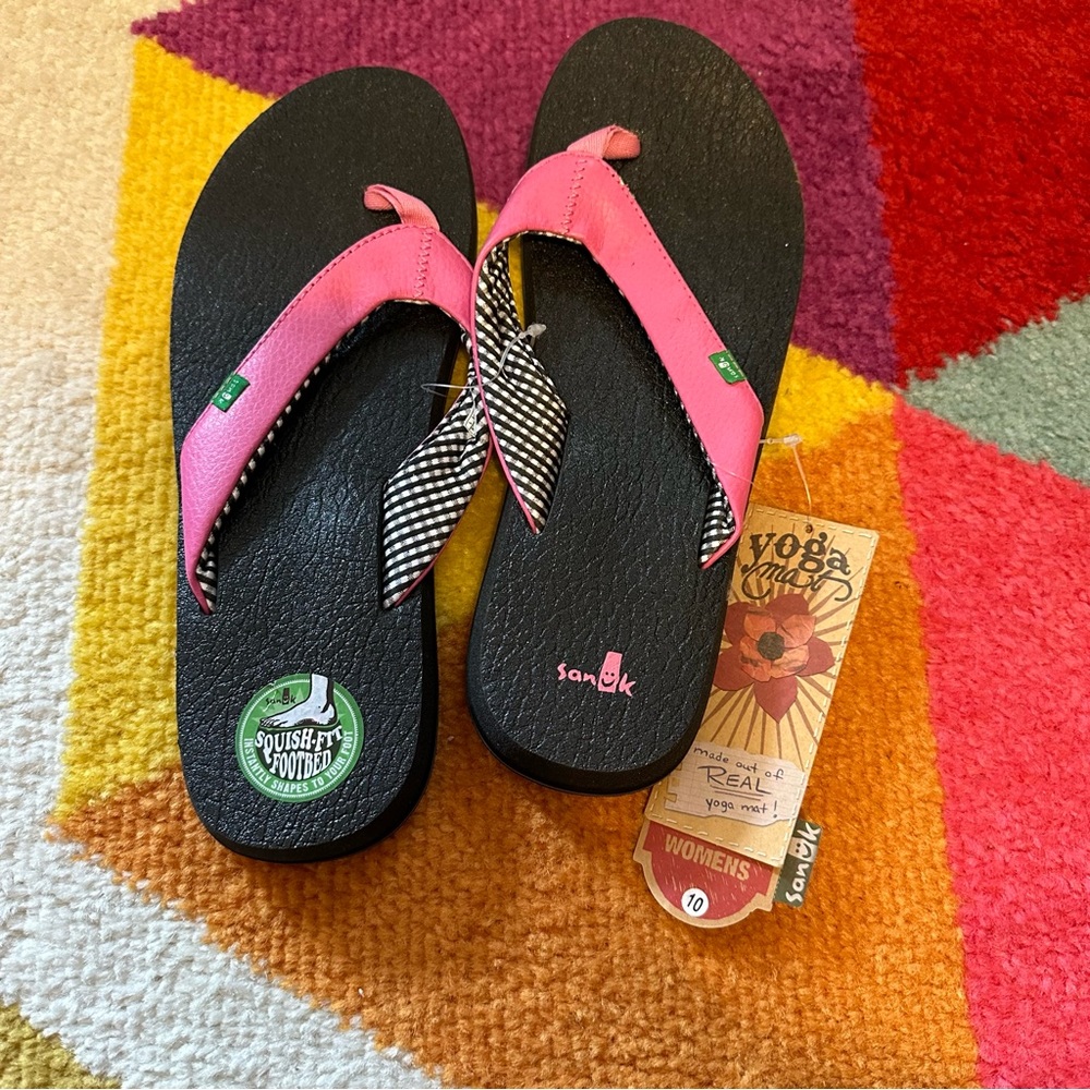 NEW Sanuk Yoga Mat Flip flops size 10 Pink